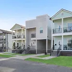 Beautiful New 5Br Home With Outdoor Seating
