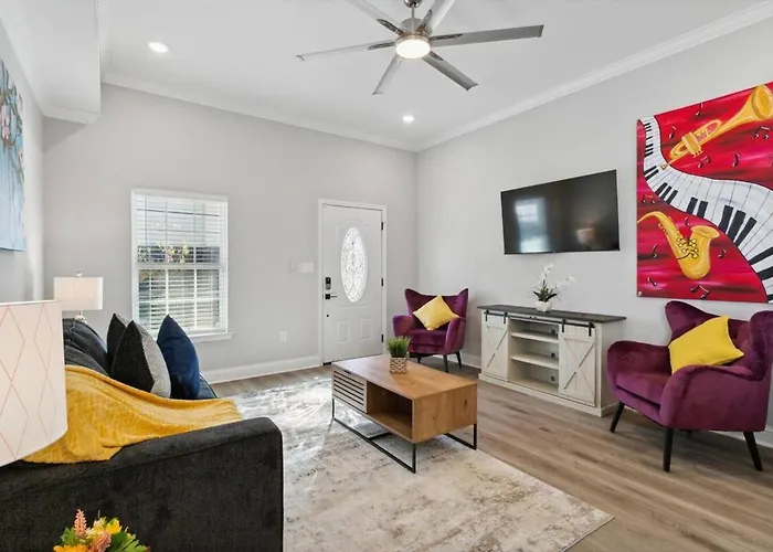 Beautiful New 5Br Home With Outdoor Seating