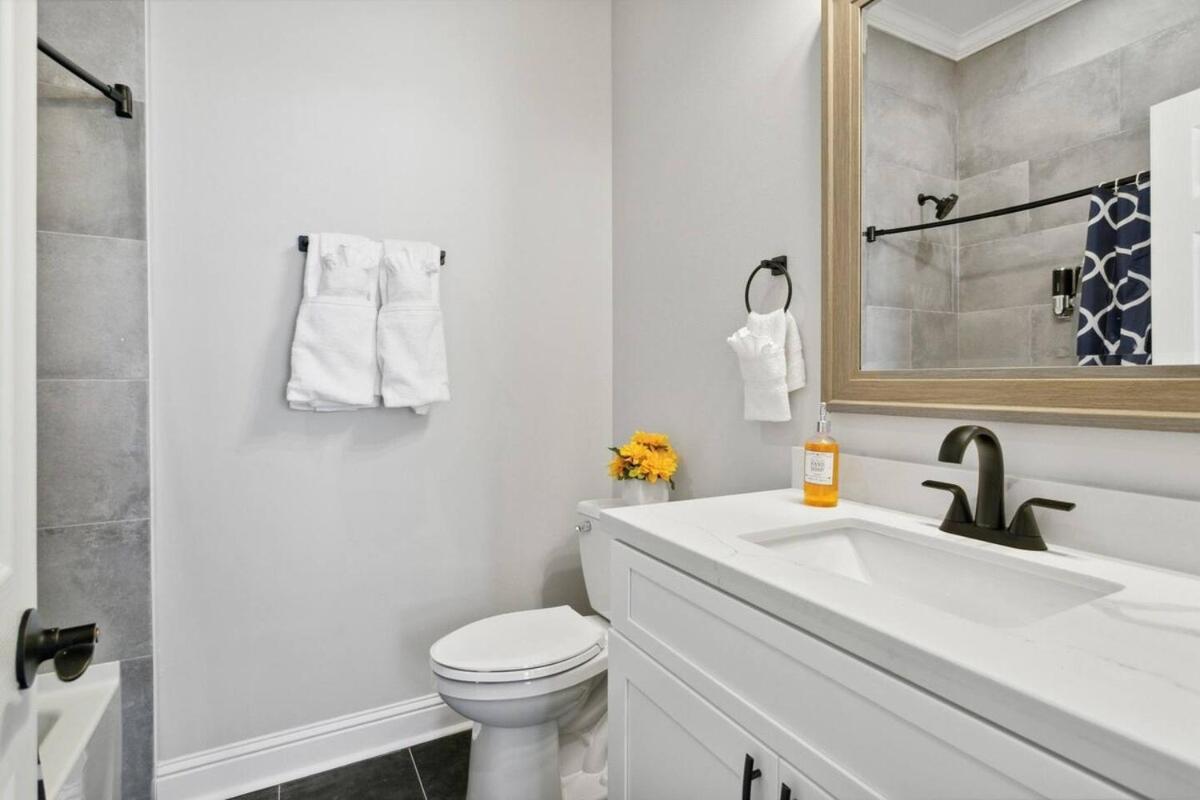 Holiday home Beautiful New 5br With Outdoor Seating *